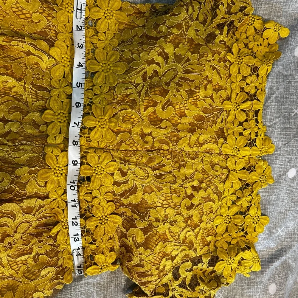 Golden dress - Picture 4 of 7